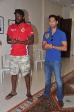 Chris Gayle and Siddharth Mallya spend time with NGO kids in Worli, Mumbai on 26th April 2013 (16).JPG