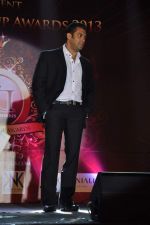 Salman Khan at Bharat N Dorris makeup awards in Mumbai on 29th April 2013 (139).JPG