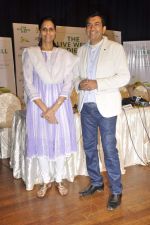 Sanjeev Kapoor at the launch of Live Well Diet book in Ravindra Natya Mandir on 3rd May 2013 (54).JPG