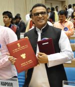 Annu Kapoor collected his National Award from President Pranab Mukherjee  on 3rd May 2013.jpg
