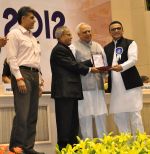 Annu Kapoor collected his National Award from President Pranab Mukherjee on 3rd May 2013.JPG