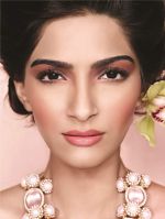 Sonam Kapoor at Loreal Paris Cannes 2013  (5).jpg