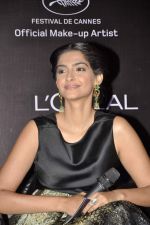 Sonam Kapoor launches L_oreal Sunset collection and Bollywood inspired make-up for Cannes in Taj Land_s End, Mumbai on 6th May 2013 (93).JPG
