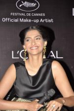 Sonam Kapoor launches L_oreal Sunset collection and Bollywood inspired make-up for Cannes in Taj Land_s End, Mumbai on 6th May 2013 (94).JPG