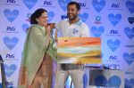 Abhishek Kapoor with mom at P&G thank you mom event in Bandra, Mumbai on 8th May 2013 (38).JPG