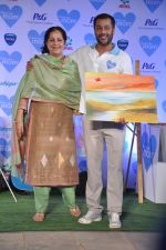 Abhishek Kapoor with mom at P&G thank you mom event in Bandra, Mumbai on 8th May 2013 (36).JPG