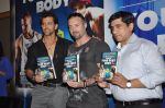 Hrithik roshan unveils Kris Gethin book on Bodybuilding in Juhu, Mumbai on 8th May 2013 (13).JPG