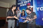 Hrithik roshan unveils Kris Gethin book on Bodybuilding in Juhu, Mumbai on 8th May 2013 (9).JPG