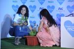 Kangana Ranaut with Mom at P&G thank you mom event in Bandra, Mumbai on 8th May 2013 (51).JPG