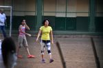 Kiran Rao snapped playing football with Daughter Ira in Bandra, Mumbai on 8th May 2013 (19).JPG