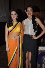 Sarah Jane Dias, Monica Bedi at All india achievers awards in Mumbai on 9th May 2013 (18).JPG