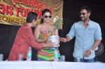 Ajay Devgan, Kajol, Tanuja at Clean Lonavala program in Mumbai on 11th May 2013 (31).JPG