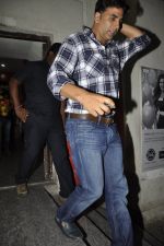 Akshay Kumar snapped at juhu, Pvr, Mumbai on 12th May 2013 (2).JPG