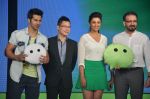 Varun Dhawan and Parineeti Chopra launch WeChat in India in Taj Colaba, Mumbai on 14th May 2013 (25).JPG