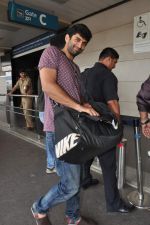 Aditya Roy Kapur leave for Dubai jawaani Dewaani promotions in Mumbai Airport on 16th May 2013 (5).JPG
