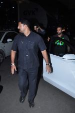 Ranbir Kapoor snapped at airport in Mumbai on 25th May 2013 (22).JPG