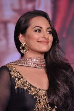 Sonakshi Sinha at the First look & trailer launch of Once Upon A Time In Mumbaai Again in Filmcity, Mumbai on 29th May 2013 (9).JPG