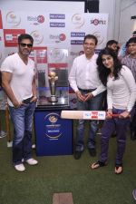 Sunil Shetty unveils ICC Champions trophy in Smash, Mumbai on 31st May 2013 (1).JPG