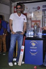 Sunil Shetty unveils ICC Champions trophy in Smash, Mumbai on 31st May 2013 (13).JPG