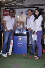 Sunil Shetty unveils ICC Champions trophy in Smash, Mumbai on 31st May 2013 (9).JPG