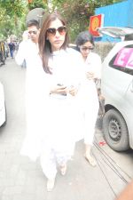 Sophie Chaudhary at Jiah Khan_s Final journey in Juhu, Mumbai on 5th June 2013 (13).JPG