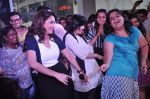 Madhuri dixit promotes Olay at RCity Mal,. Mumbai on 7th June 2013 (12).JPG
