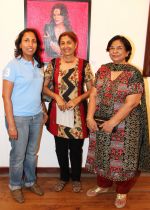 Niki Hingad, Vipta Kapadia and Devyani Pareek at Rutuja Padwal_s art show inauguration.jpg
