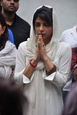 Priyanka Chopra at Priyanka Chopra_s dad funeral in Mumbai on 10th June 2013(204).JPG