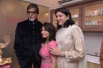 Amitabh Bachchan, Priya Dutt at the launch of Jayshree Sharad_s Skinfiniti clinic launch in bandra, Mumbai on 15th June 2013 (37).JPG
