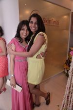 at the launch of Jayshree Sharad_s Skinfiniti clinic launch in bandra, Mumbai on 15th June 2013 (94).JPG