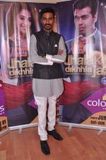 Dhanush on the sets of jhalak dikhla jaa season 6 in Filmistan, Mumbai on 19th June 2013 (83).JPG