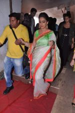 Madhuri Dixit on the sets of jhalak dikhla jaa season 6 in Filmistan, Mumbai on 19th June 2013 (19).JPG