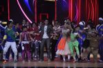 Farhan Akhtar on the sets of India_s Dancing Superstars in Filmcity, Mumbai on 24th June 2013 (25).JPG