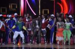 Farhan Akhtar on the sets of India_s Dancing Superstars in Filmcity, Mumbai on 24th June 2013 (27).JPG