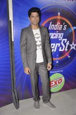 Farhan Akhtar on the sets of India_s Dancing Superstars in Filmcity, Mumbai on 24th June 2013 (61).JPG