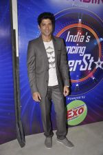 Farhan Akhtar on the sets of India_s Dancing Superstars in Filmcity, Mumbai on 24th June 2013 (62).JPG