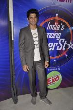 Farhan Akhtar on the sets of India_s Dancing Superstars in Filmcity, Mumbai on 24th June 2013 (63).JPG