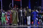 Farhan Akhtar, Geeta Kapoor, Riteish Deshmukh on the sets of India_s Dancing Superstars in Filmcity, Mumbai on 24th June 2013 (40).JPG