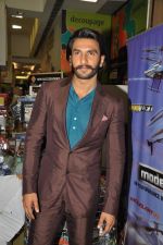 Ranveer Singh launch Lootera-Mills & Boons collector_s series in Landmark, Mumbai on 25th June 2013 (16).JPG