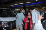 Abhishek Bachchan receives Aishwarya Bachchan as she arrives from London in Mumbai on 26th June 2013 (14).JPG