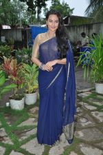 Sonakshi Sinha promote Lootera on Uttaran sets in Malad, Mumbai on 26th June 2013 (29).JPG