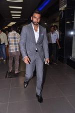 Ranveer Singh snapped at the airport as they  return from Dubai promotions of Lootera in Mumbai on 27th June 2013 (23).JPG