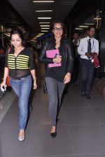 Sonakshi Sinha snapped at the airport as they  return from Dubai promotions of Lootera in Mumbai on 27th June 2013 (26).JPG