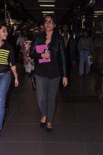 Sonakshi Sinha snapped at the airport as they  return from Dubai promotions of Lootera in Mumbai on 27th June 2013 (32).JPG