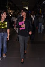 Sonakshi Sinha snapped at the airport as they  return from Dubai promotions of Lootera in Mumbai on 27th June 2013 (33).JPG