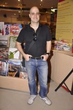 Ashwin Mushran at Atulya Mahajan_s book Amreekan Desi book launch in Crossword, Mumbai on 29th June 2013 (3).JPG