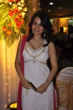 Nisha Kothari at Ramesh Deo_s 50th wedding anniversary in Isckon, Mumbai on 1st July 2013 (16).JPG