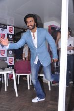Ranveer Singh at Lootera Promotions at Cafe Coffee Day in Bandra, Mumbai on 1st July 2013 (19).JPG