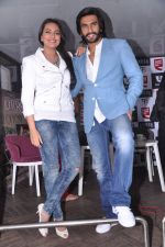 Sonakshi Sinha, Ranveer Singh at Lootera Promotions at Cafe Coffee Day in Bandra, Mumbai on 1st July 2013 (25).JPG