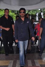 Shahrukh Khan snapped promoting Chennai Express in mahalaxmi, Mumbai on 2nd July 2013 (6).JPG